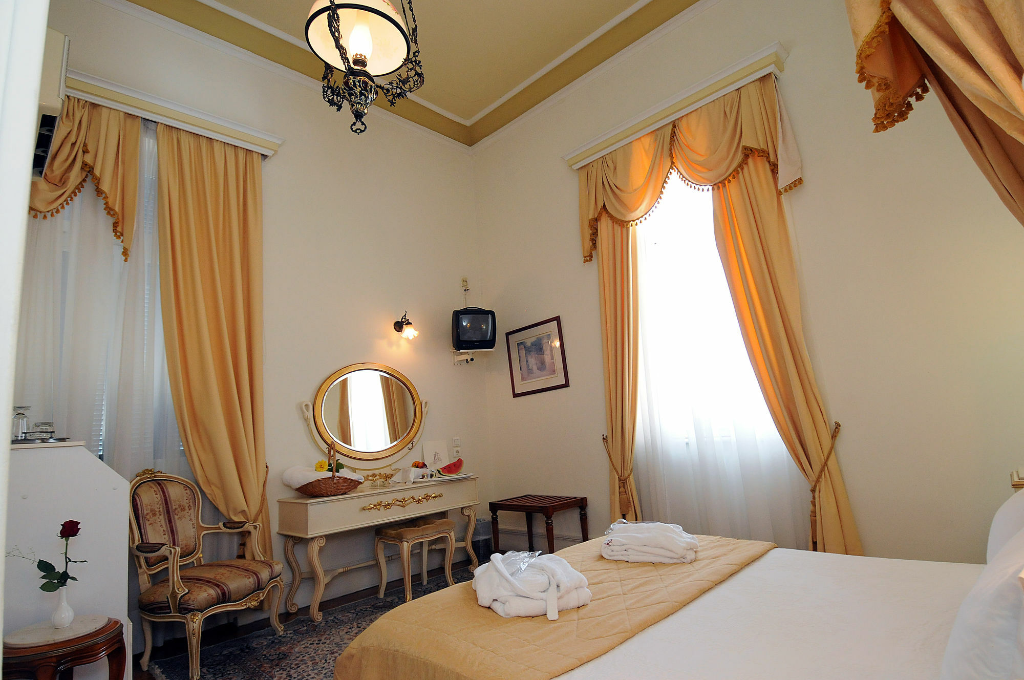 Hotel Pyrgos Of Mytilíni Zewnętrze zdjęcie